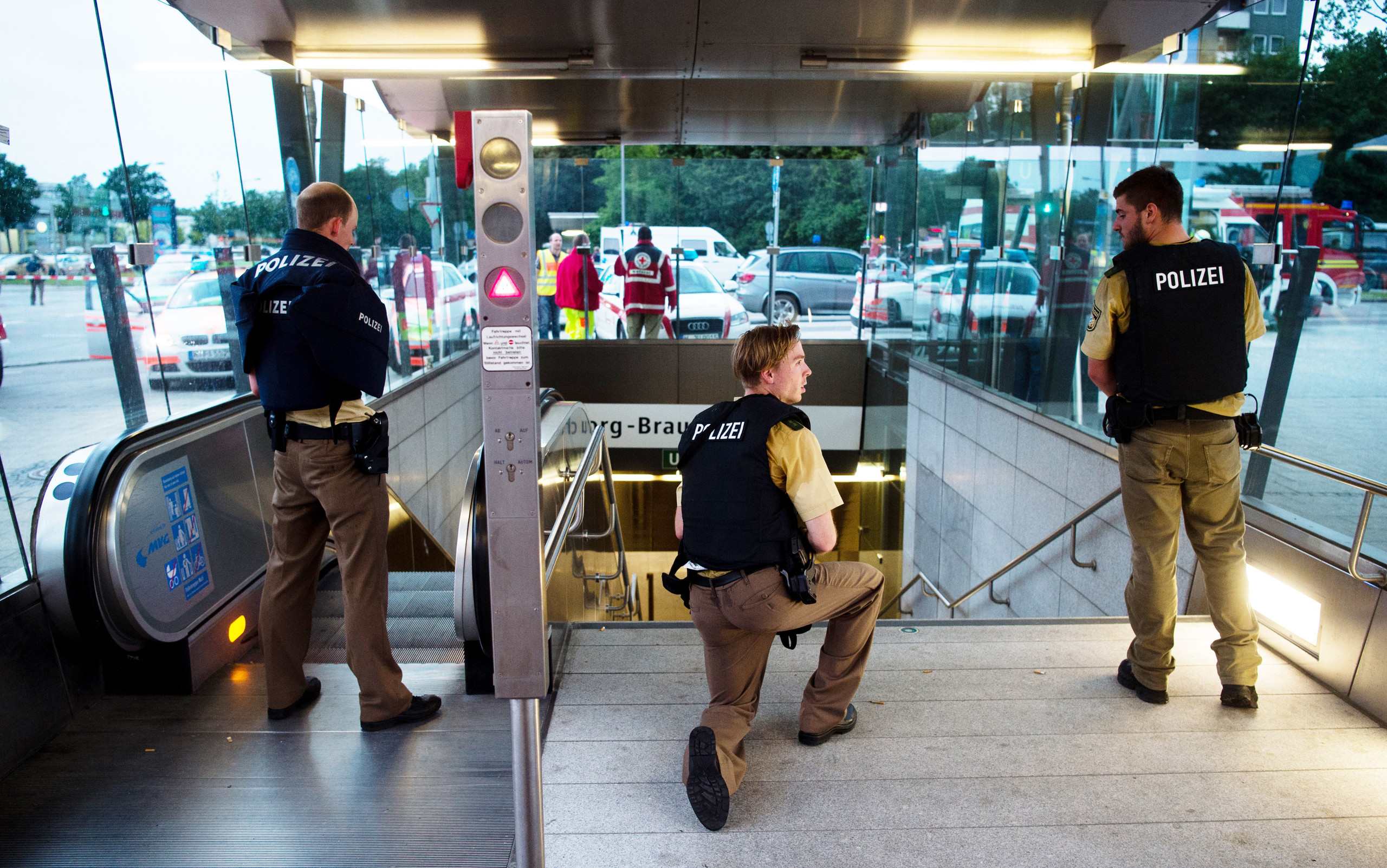 Police secures the entrance to a subway station near a shopping mall where a shooting took place on July 22, 2016 in Munich. Several people were killed on Friday in a shooting rampage by a lone gunman in a Munich shopping centre, media reports said / AFP PHOTO / dpa / Lukas Schulze / Germany OUT